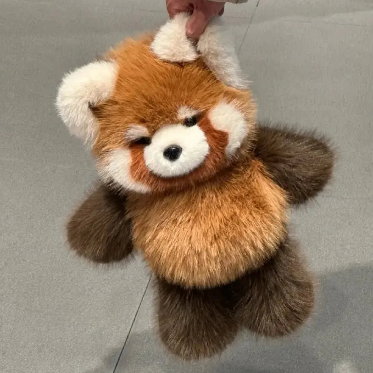 Fofo Panda Vermelho de Pelúcia Correndo