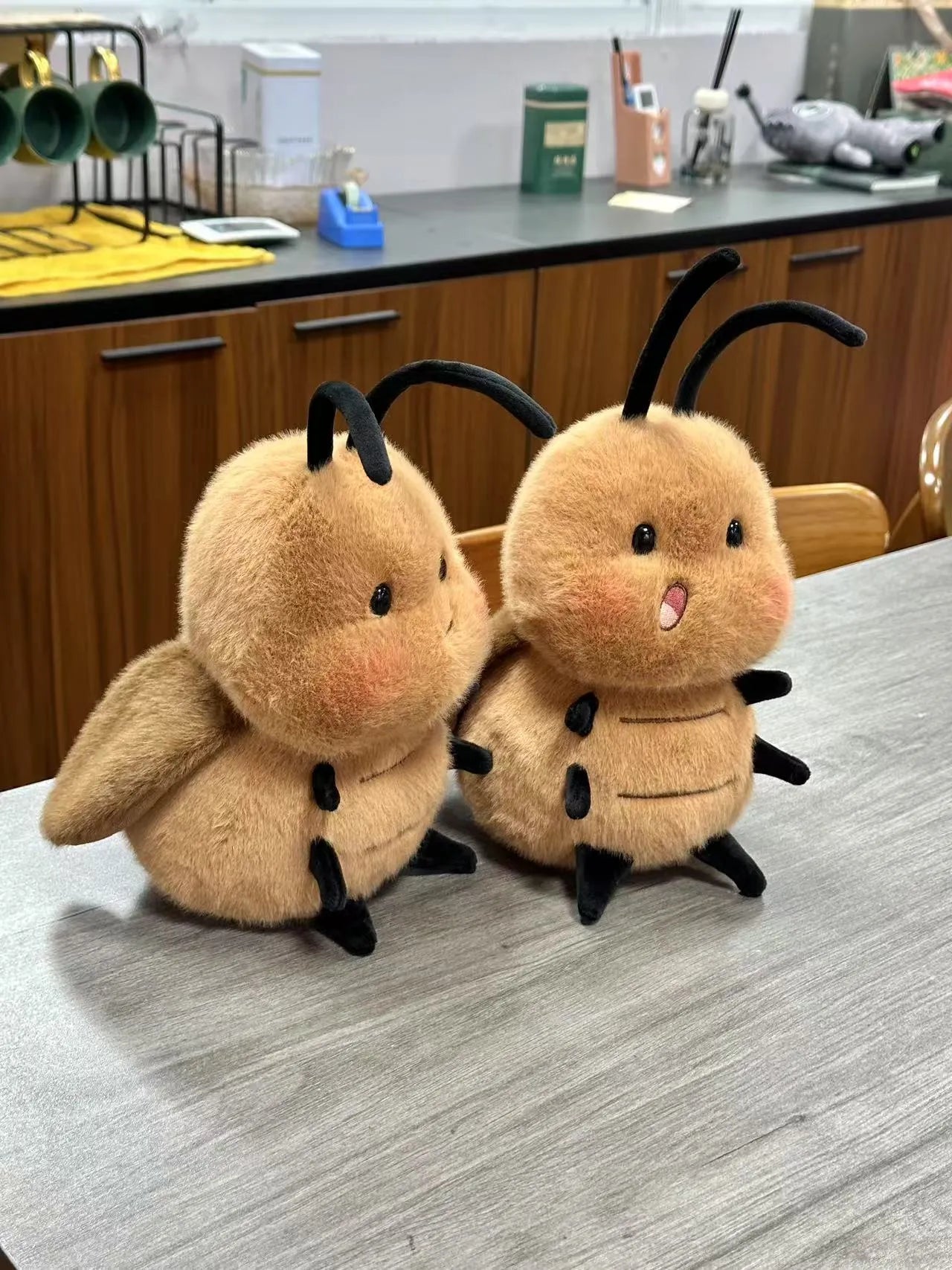 Pelúcia de Barata com Design Duplo e Fofo