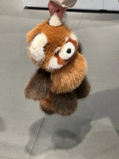 Fofo Panda Vermelho de Pelúcia Correndo