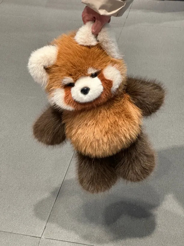 Fofo Panda Vermelho de Pelúcia Correndo