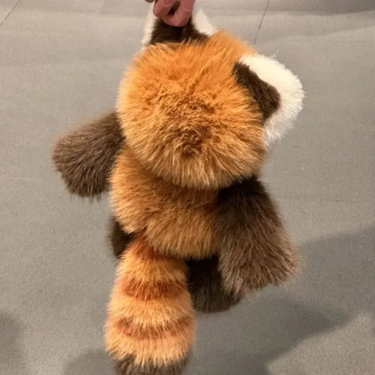 Fofo Panda Vermelho de Pelúcia Correndo