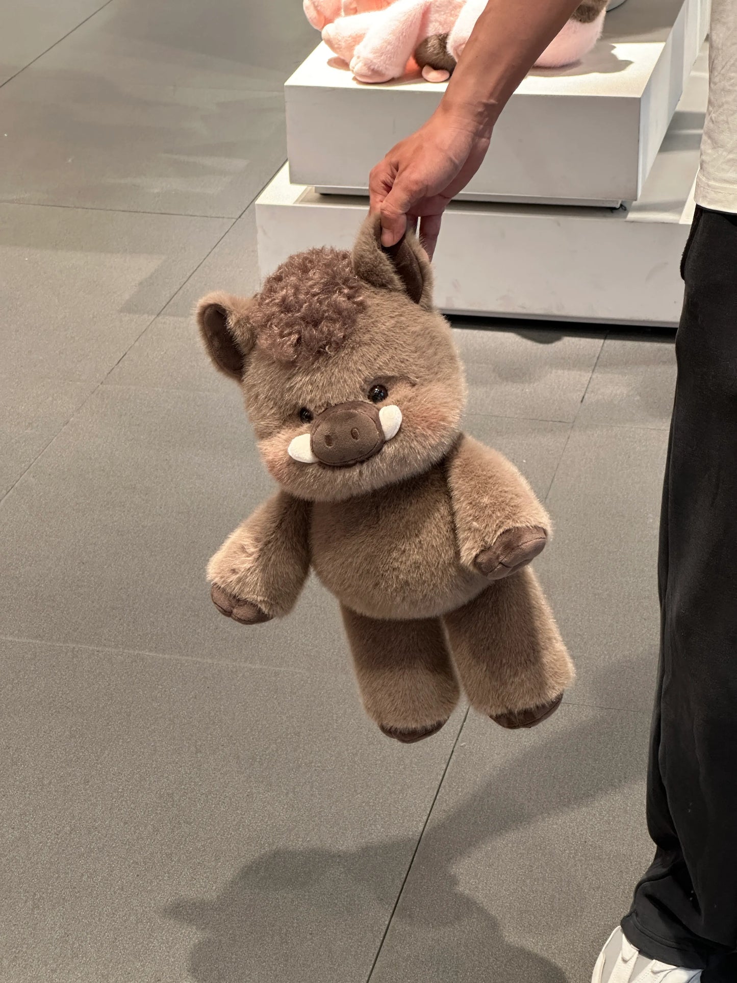 Adorável Pelúcia de Javali Selvagem