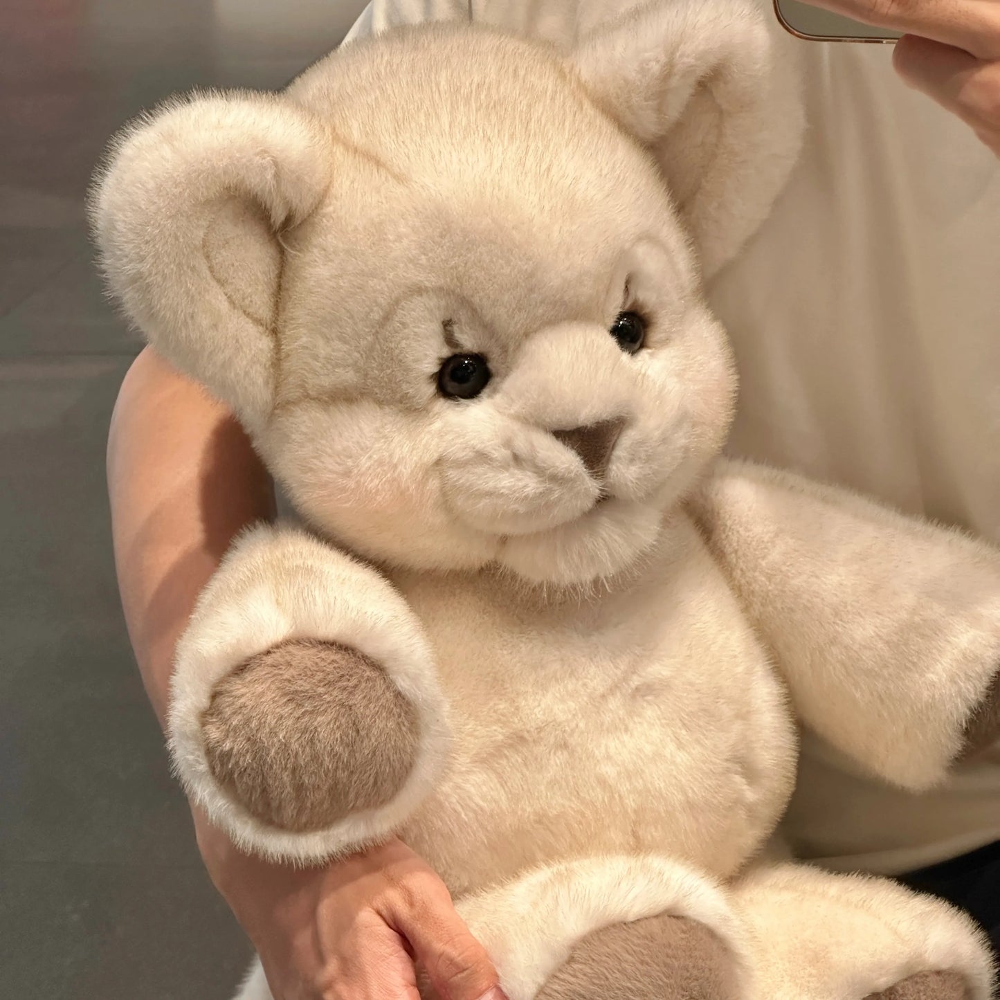 Adorável Leão Branco de Pelúcia